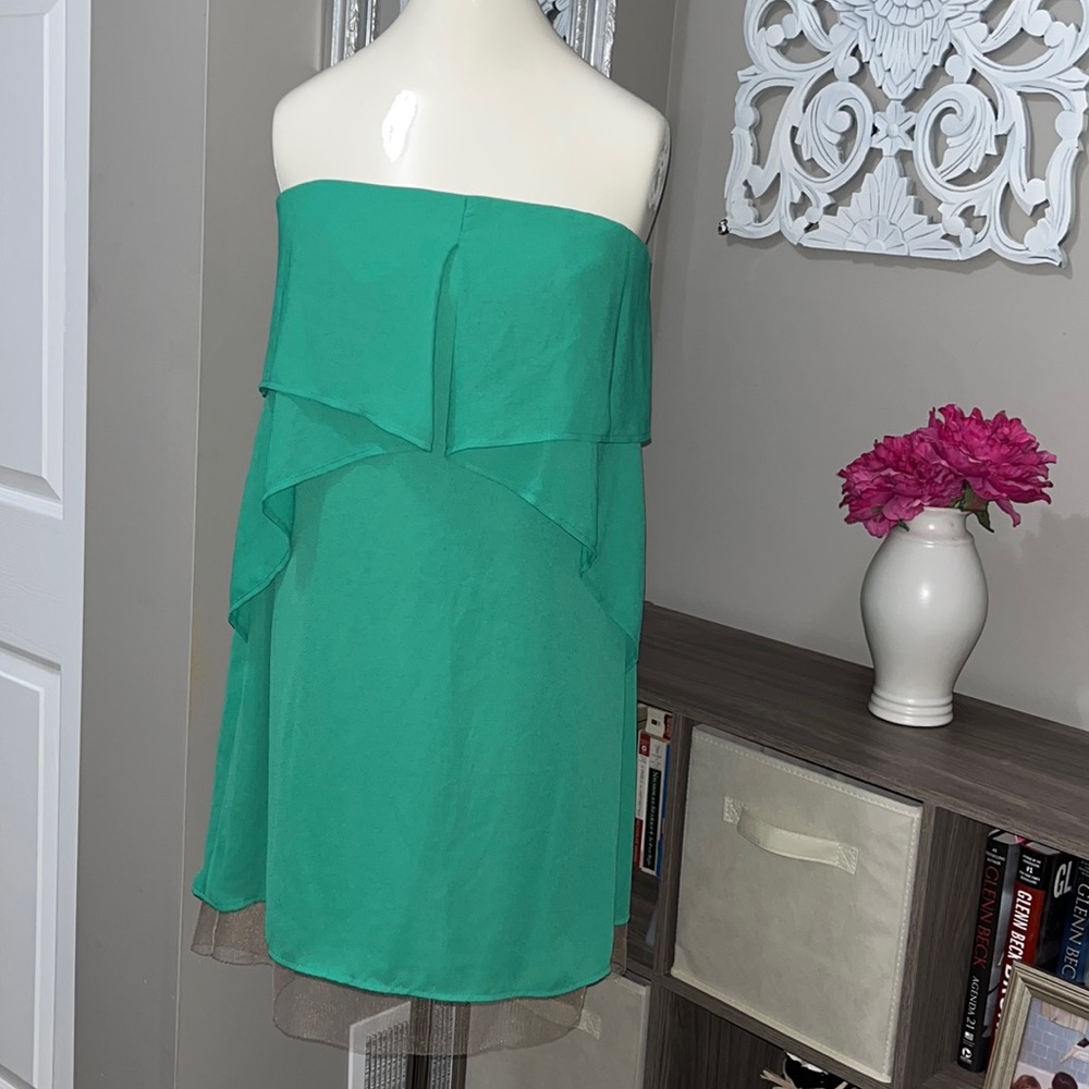 NWT! BCBG Runway dress w/pockets. Gorgeous kelly green. Wear w/ or w/o straps.